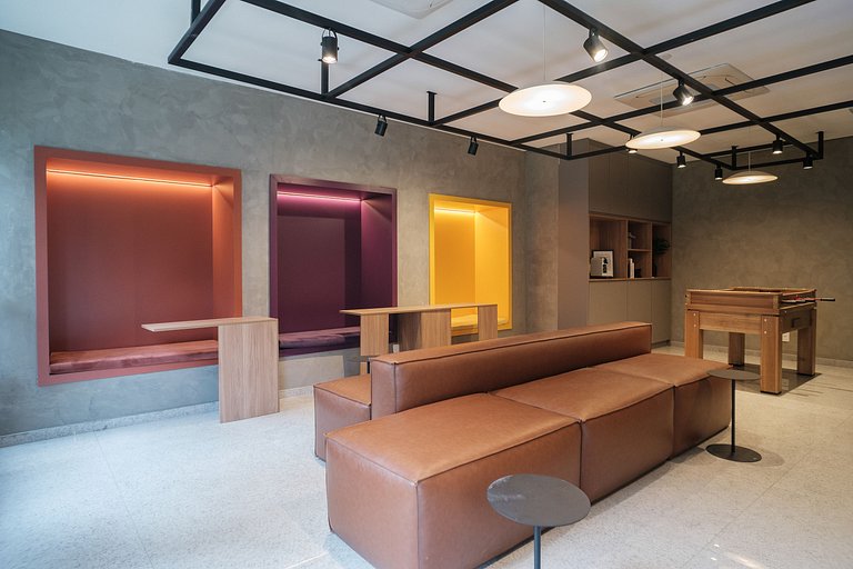 Studio completo com portaria 24h, WI-FI e academia