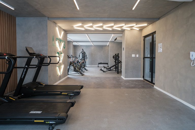 Studio com piscina e portaria 24h em Pinheiros
