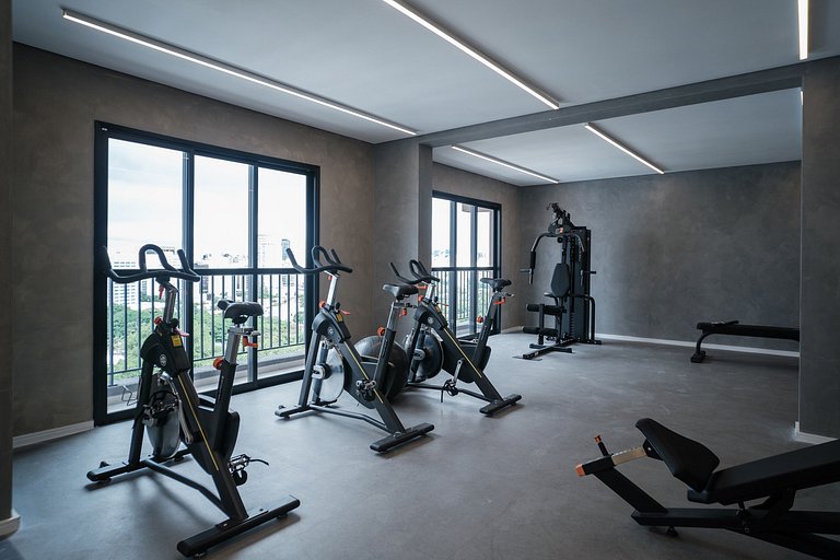 Studio com piscina e portaria 24h em Pinheiros
