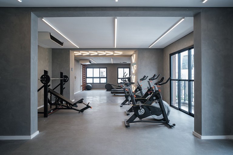 Studio com piscina e portaria 24h em Pinheiros