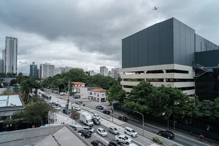 Apto encantador com WI-FI ao lado da Faria Lima