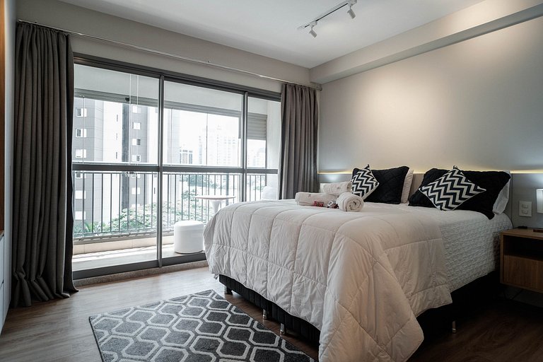 Apto de alto padrão com cama queen em Moema