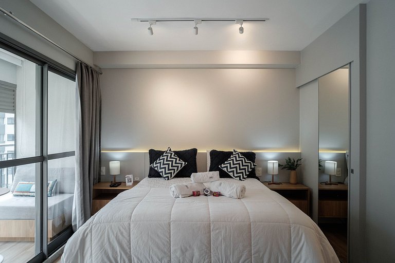 Apto de alto padrão com cama queen em Moema