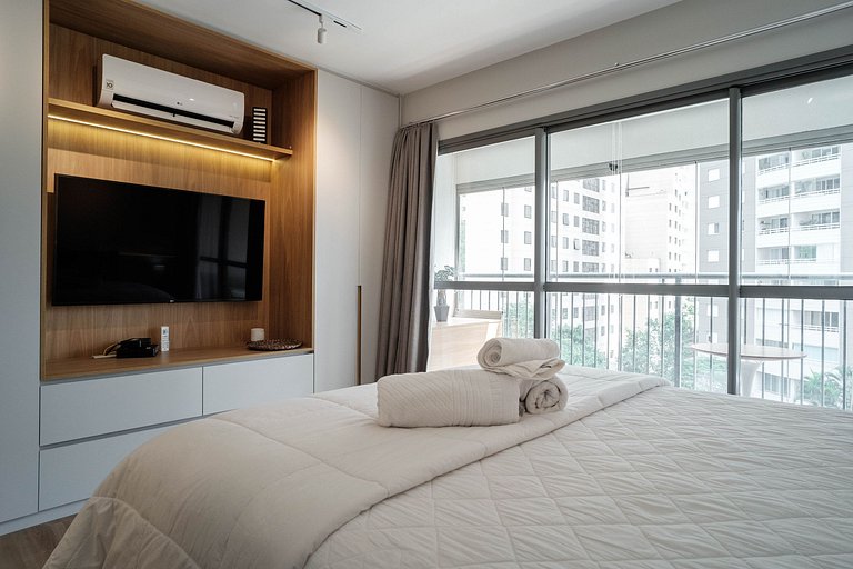 Apto de alto padrão com cama queen em Moema
