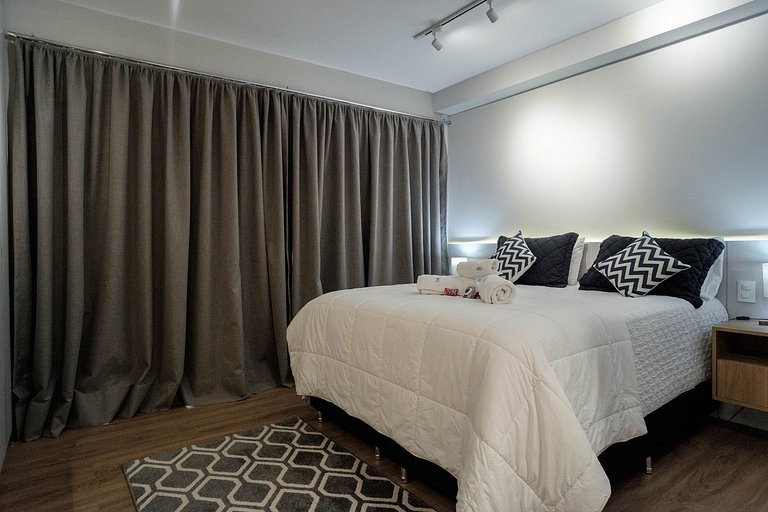 Apto de alto padrão com cama queen em Moema