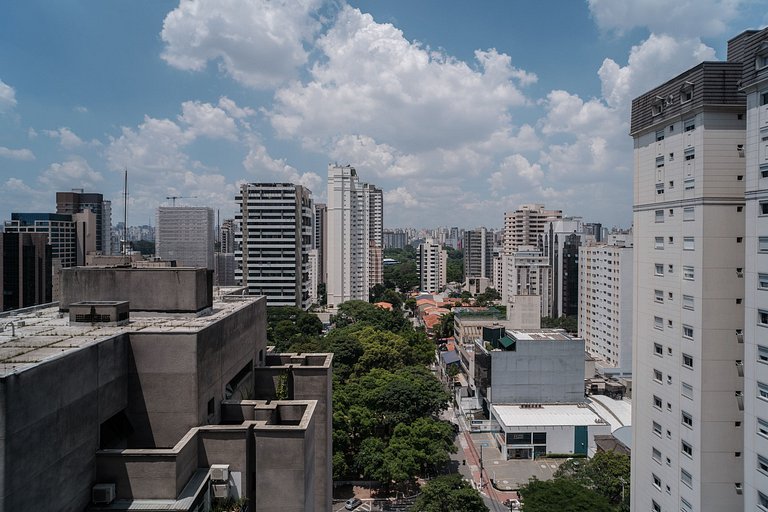 Apt c/ varanda e WI-FI de alta velocidade em Moema