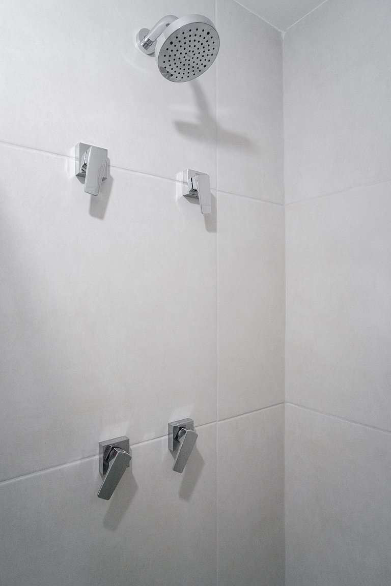 Apt c/ varanda e WI-FI de alta velocidade em Moema