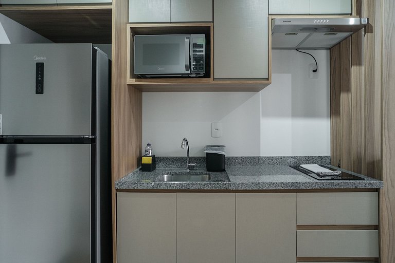 Studio completo com portaria 24h, WI-FI e academia