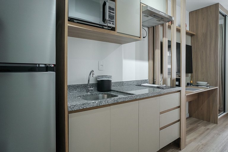 Studio completo com portaria 24h, WI-FI e academia