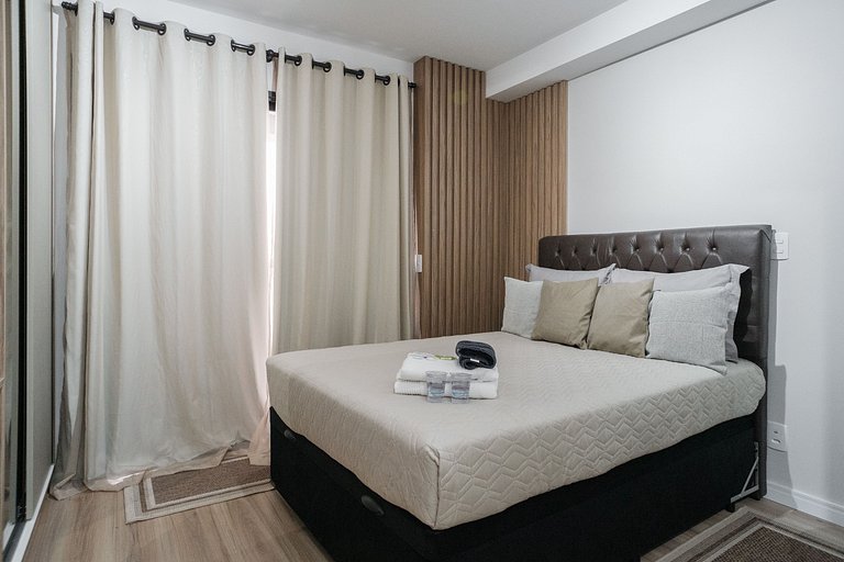 Studio completo com portaria 24h, WI-FI e academia