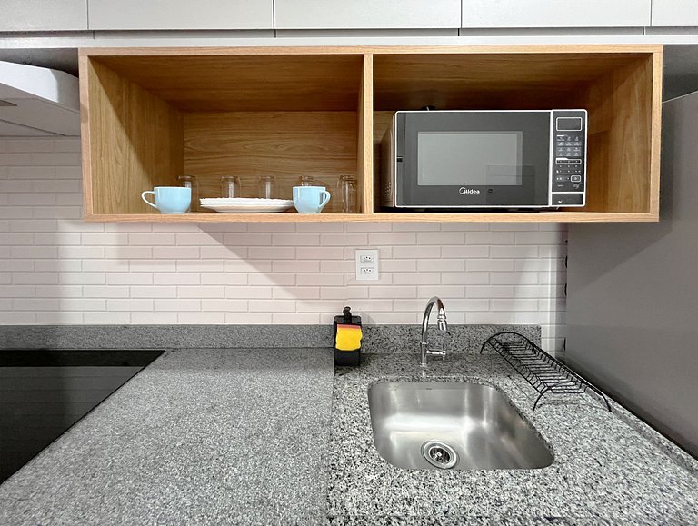Studio com piscina e portaria 24h em Pinheiros