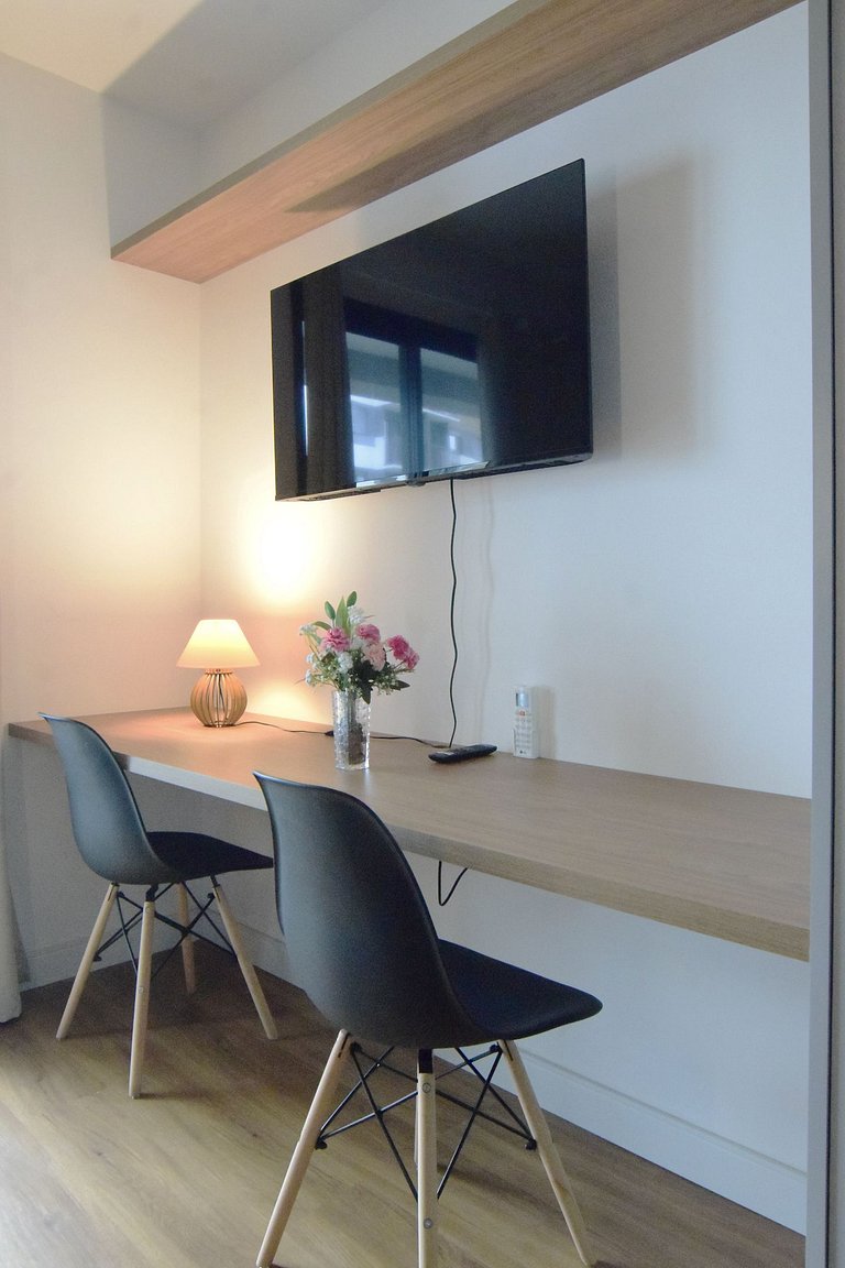 Studio com piscina e portaria 24h em Pinheiros