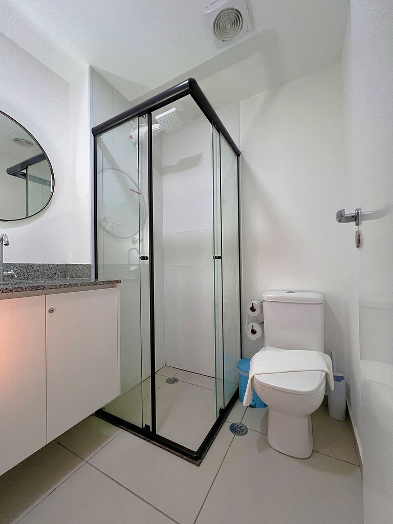 Studio com piscina e portaria 24h em Pinheiros