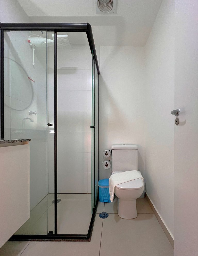 Studio com piscina e portaria 24h em Pinheiros