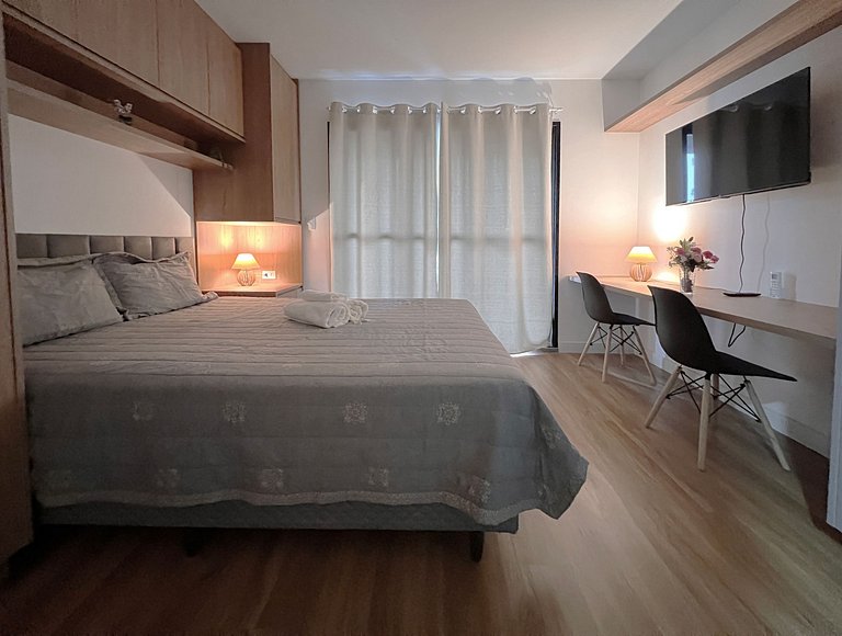 Studio com piscina e portaria 24h em Pinheiros