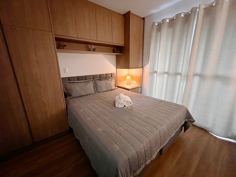 Studio com piscina e portaria 24h em Pinheiros