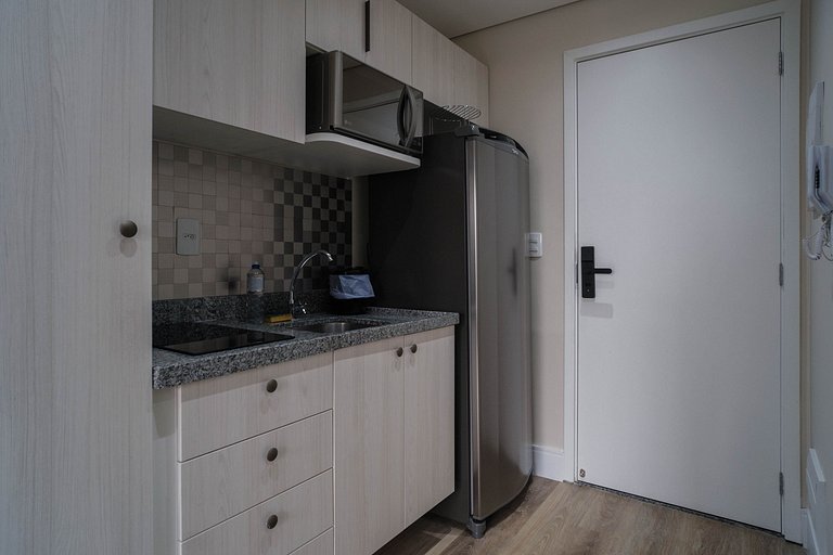 Studio em pinheiros com WI-FI e cozinha equipada