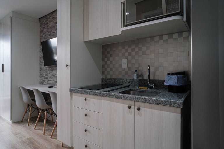 Studio em pinheiros com WI-FI e cozinha equipada