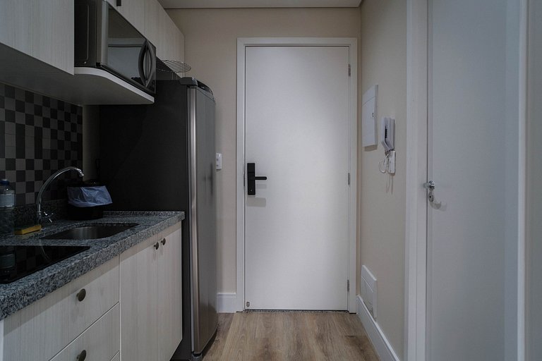 Studio em pinheiros com WI-FI e cozinha equipada