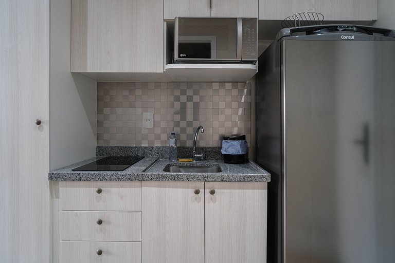 Studio em pinheiros com WI-FI e cozinha equipada