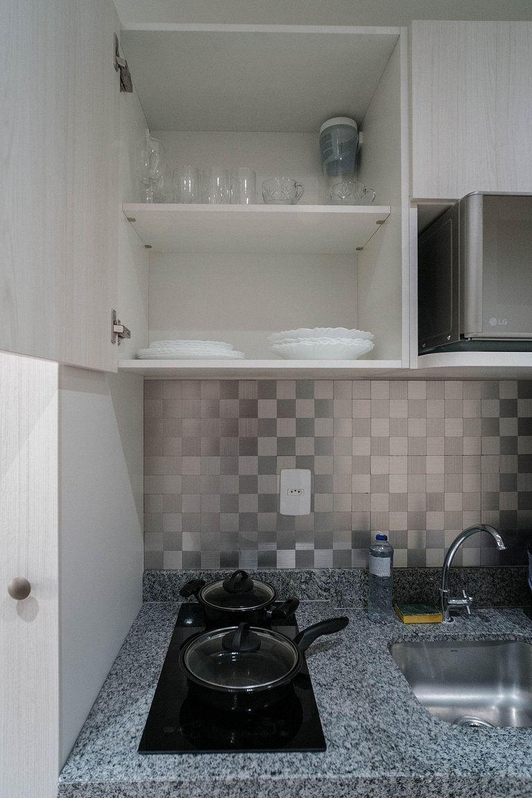 Studio em pinheiros com WI-FI e cozinha equipada