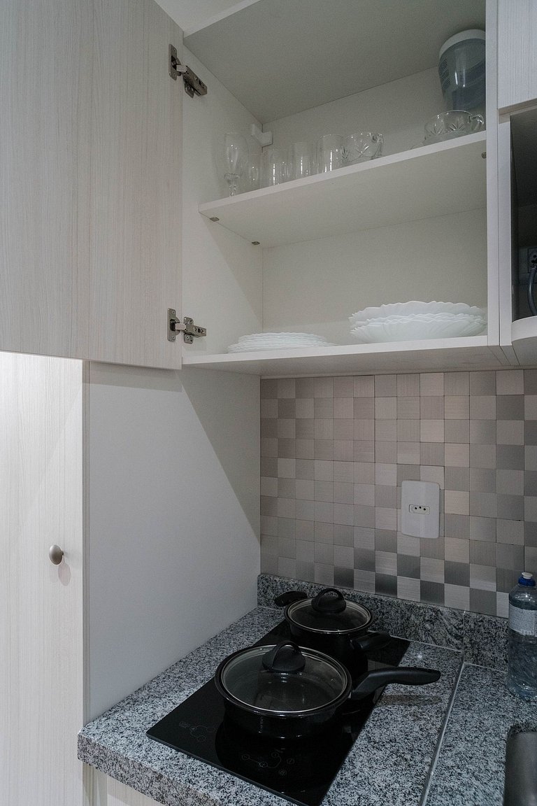 Studio em pinheiros com WI-FI e cozinha equipada