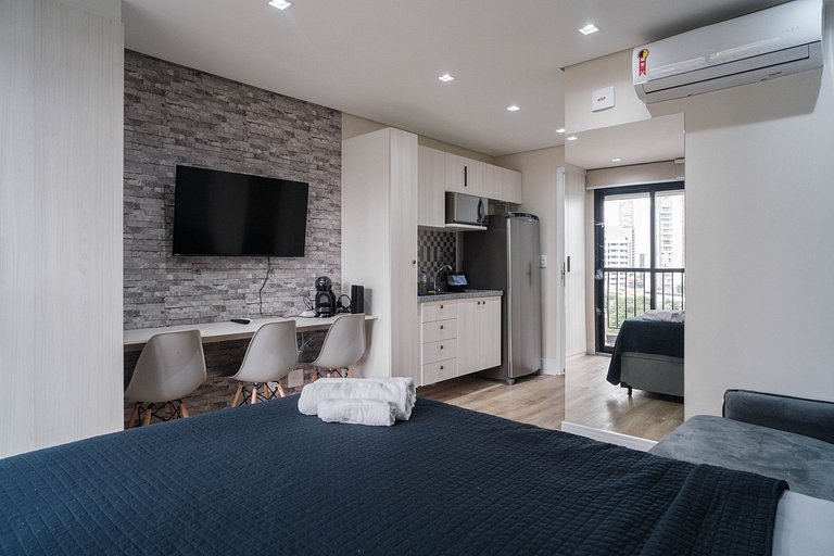 Studio em pinheiros com WI-FI e cozinha equipada