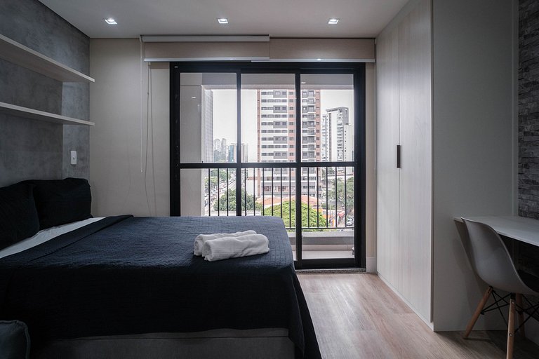 Studio em pinheiros com WI-FI e cozinha equipada