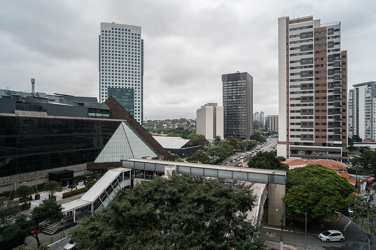 Studio em pinheiros com WI-FI e cozinha equipada