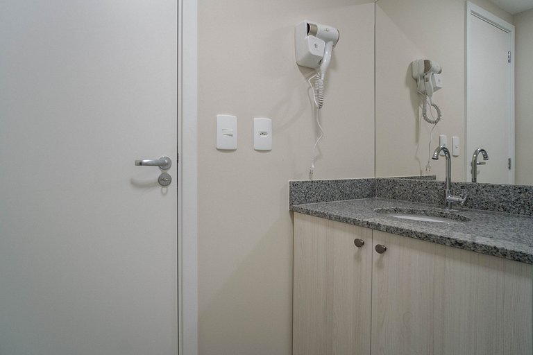Studio em pinheiros com WI-FI e cozinha equipada
