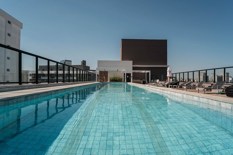 Studio com piscina e portaria 24h em Pinheiros
