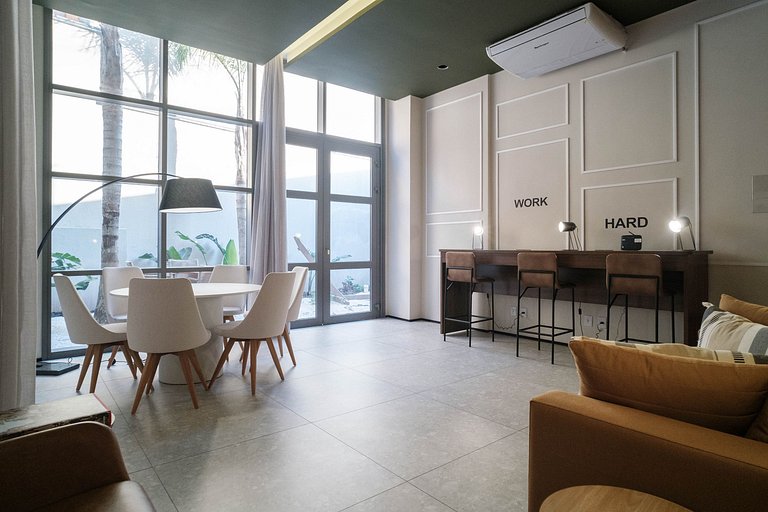 Apto em Pinheiros c/ Piscina, Coworking e Metrô