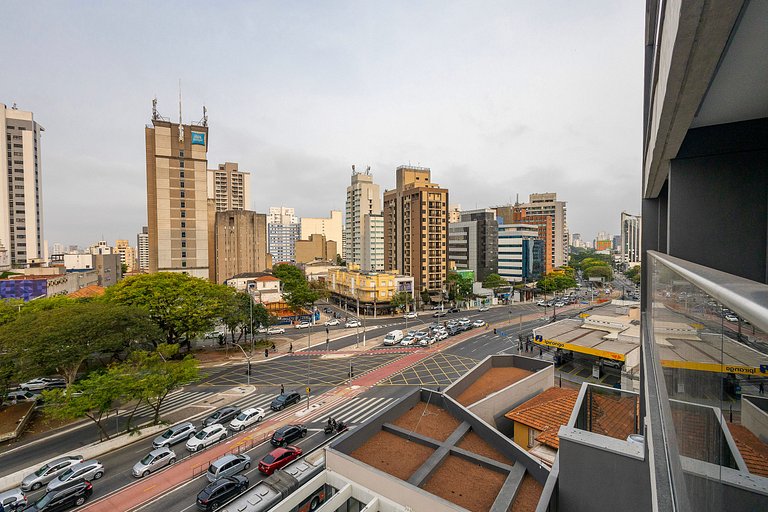 Apto encantador c/ varanda e estacionamento