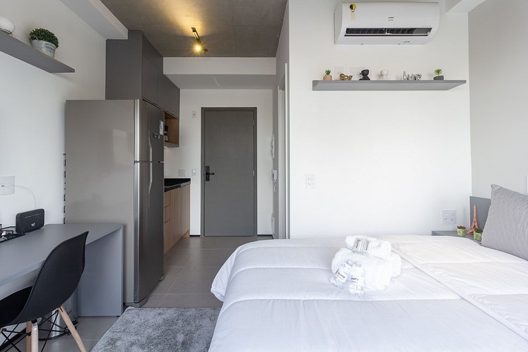 Apto c/ cama queen, linda vista e estacionamento