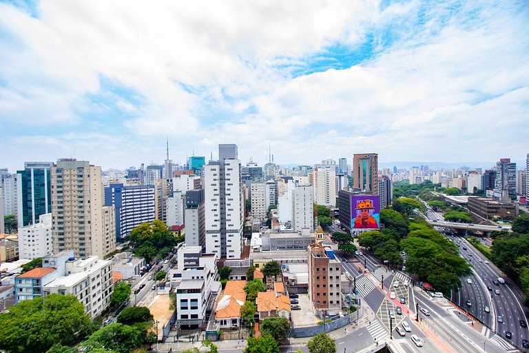 Apto completo c/ cama queen e WI-FI prox ao metrô