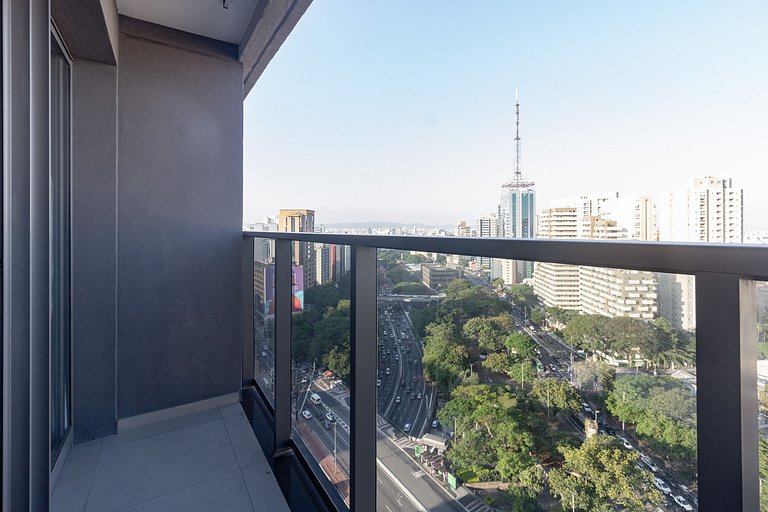 Apto elegante c/ varanda próximo da Paulista