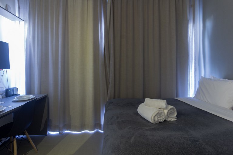 Apto elegante c/ varanda próximo da Paulista