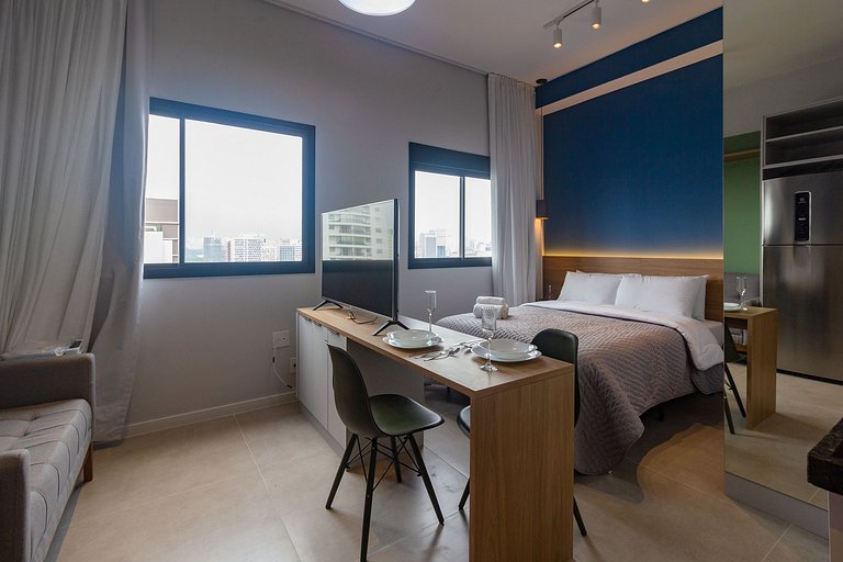 Studio em Pinheiros c/ Piscina e Próx. Metrô Faria Lima