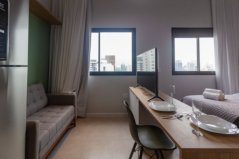Studio em Pinheiros c/ Piscina e Próx. Metrô Faria Lima