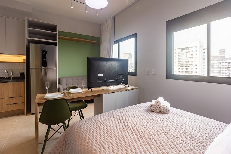 Studio em Pinheiros c/ Piscina e Próx. Metrô Faria Lima