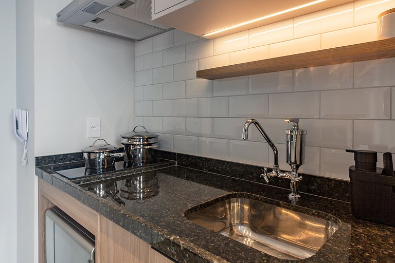 Studio em Pinheiros c/ Piscina e Próx. Metrô Faria Lima