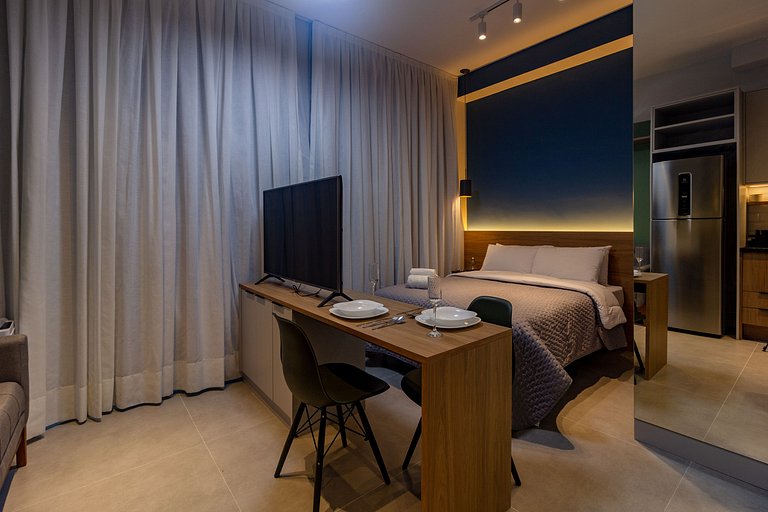 Studio em Pinheiros c/ Piscina e Próx. Metrô Faria Lima