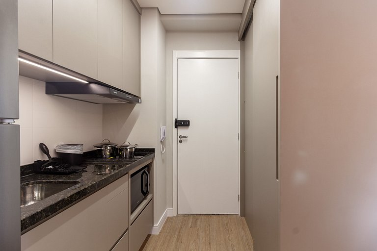Apto aconchegante c/ cama queen em Pinheiros