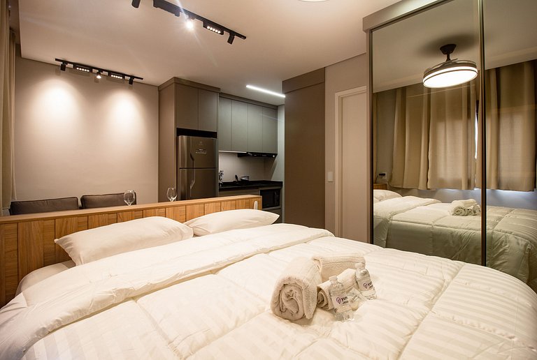 Apto aconchegante c/ cama queen em Pinheiros