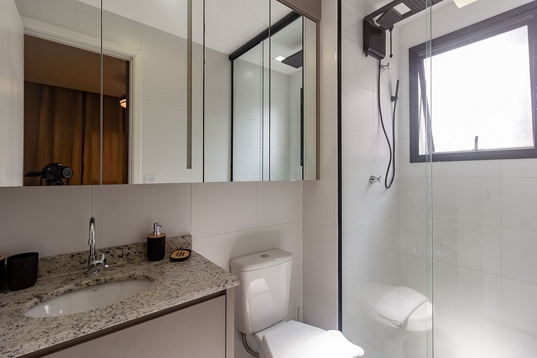 Apto aconchegante c/ cama queen em Pinheiros