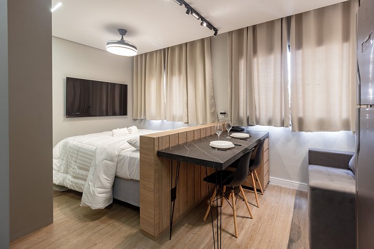Apto aconchegante c/ cama queen em Pinheiros