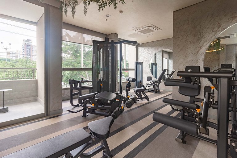 Ap premium c/ varanda e cama queen, próximo de CGH