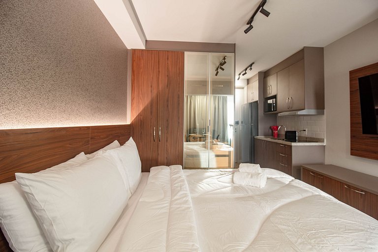 Apto dos sonhos: Cama queen e elegância em Moema