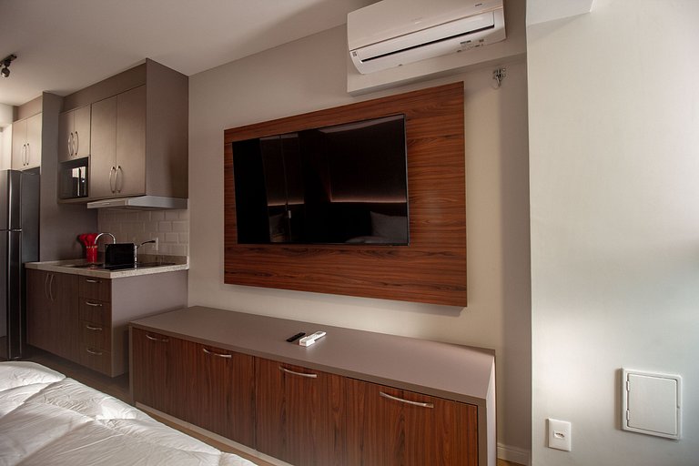 Apto dos sonhos: Cama queen e elegância em Moema