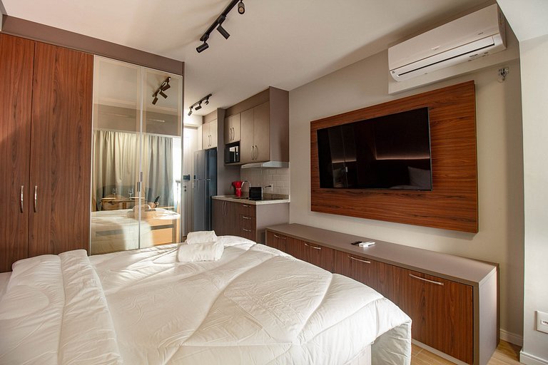 Apto dos sonhos: Cama queen e elegância em Moema